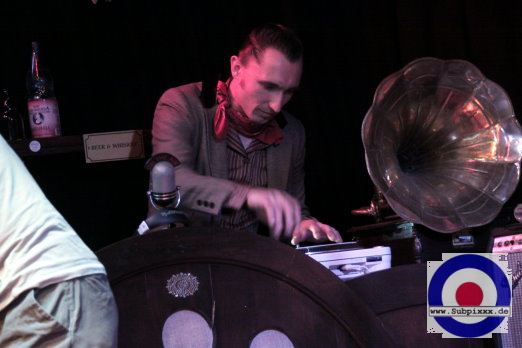 DJ Mighty Mischka (D) with DJ Sweet Georgia Brown - Rock n Roll Invasion - Noels Ballroom, Leipzig 24.03.2012 (9).JPG